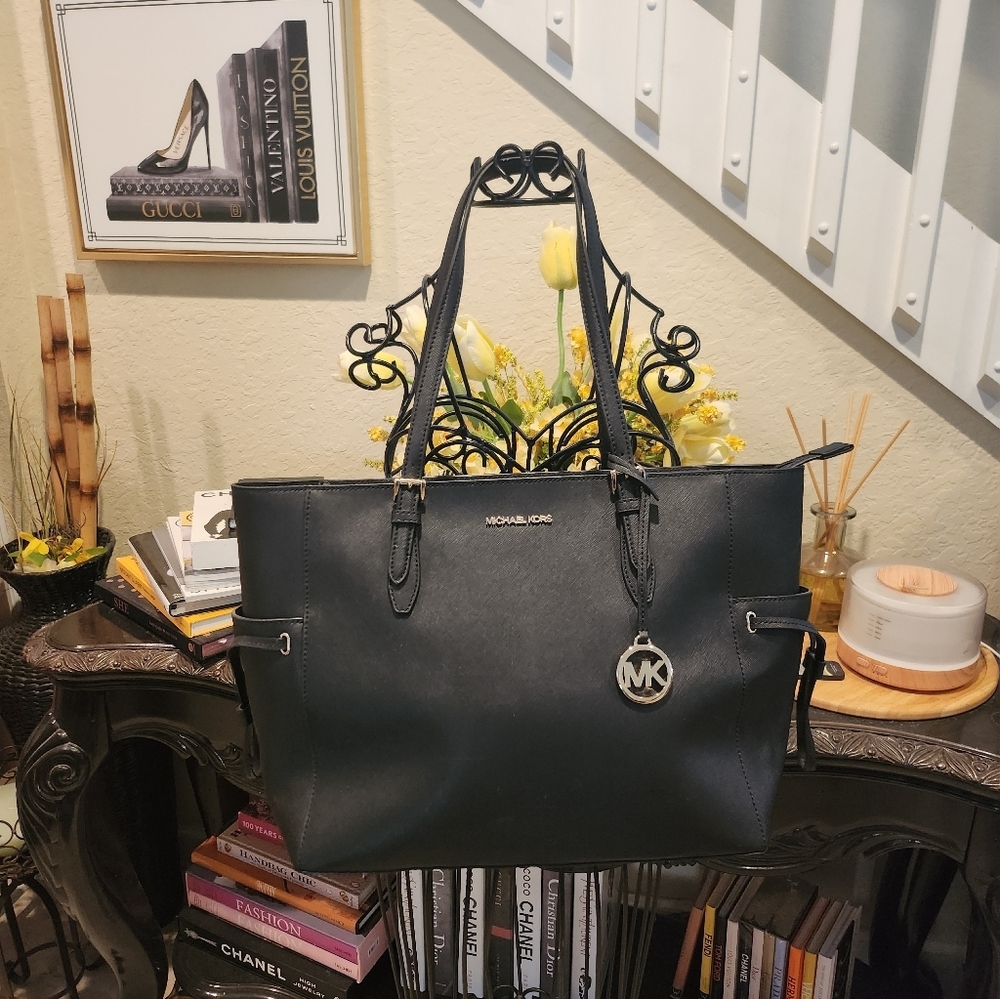 Michael Kors Gilly Large Saffiano Leather Tote Bag